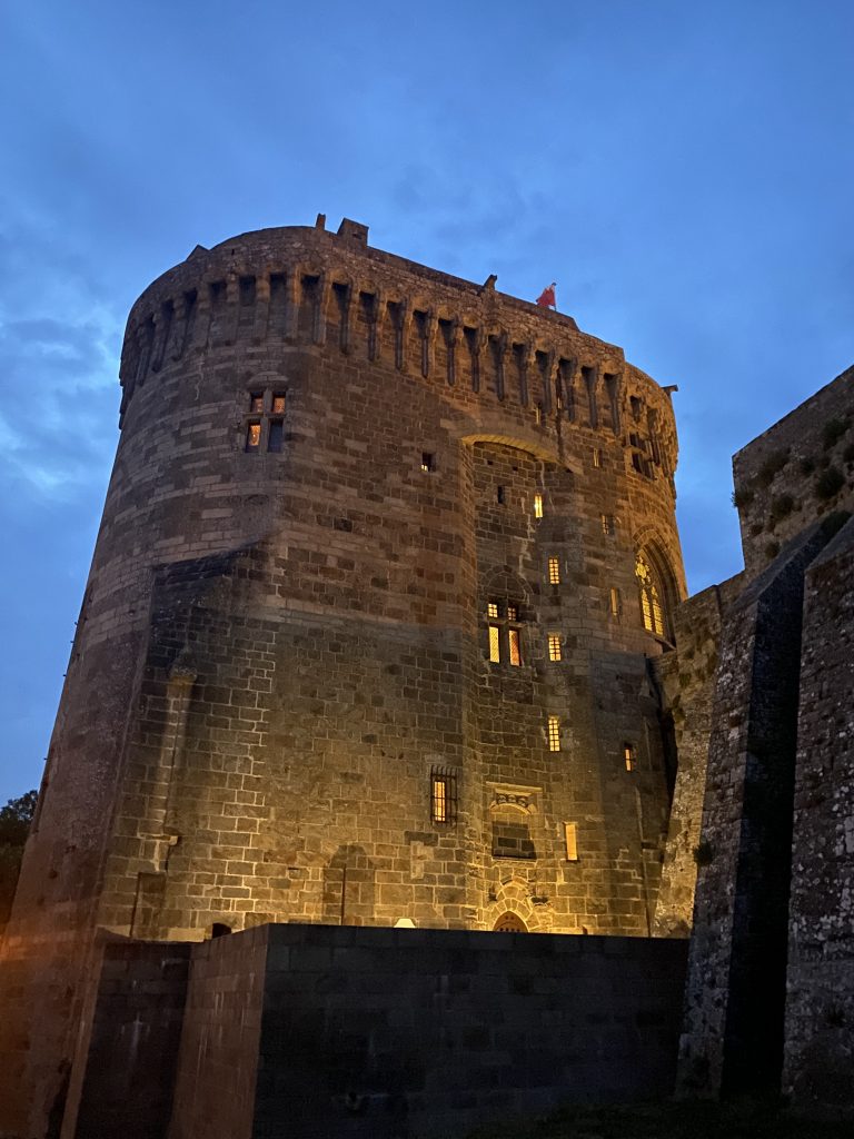 bretagne côte armor tourisme découverte culture patrimoine château histoire moyen âge visite guidée journée loisirs nocturne insolite inédit expérience famille