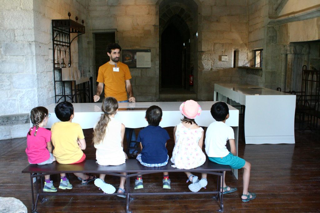 bretagne côte armor tourisme découverte culture patrimoine château histoire moyen âge visite guidée journée loisirs nocturne insolite inédit expérience famille atelier enfant jeunes visiteur