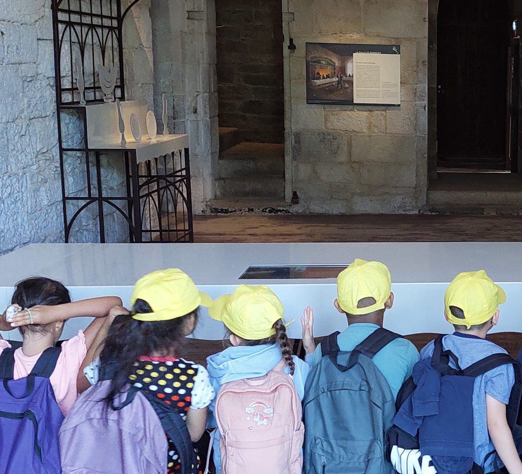 bretagne côte armor tourisme découverte culture patrimoine château histoire moyen âge visite guidée journée loisirs nocturne insolite inédit expérience famille atelier enfant jeunes visiteur