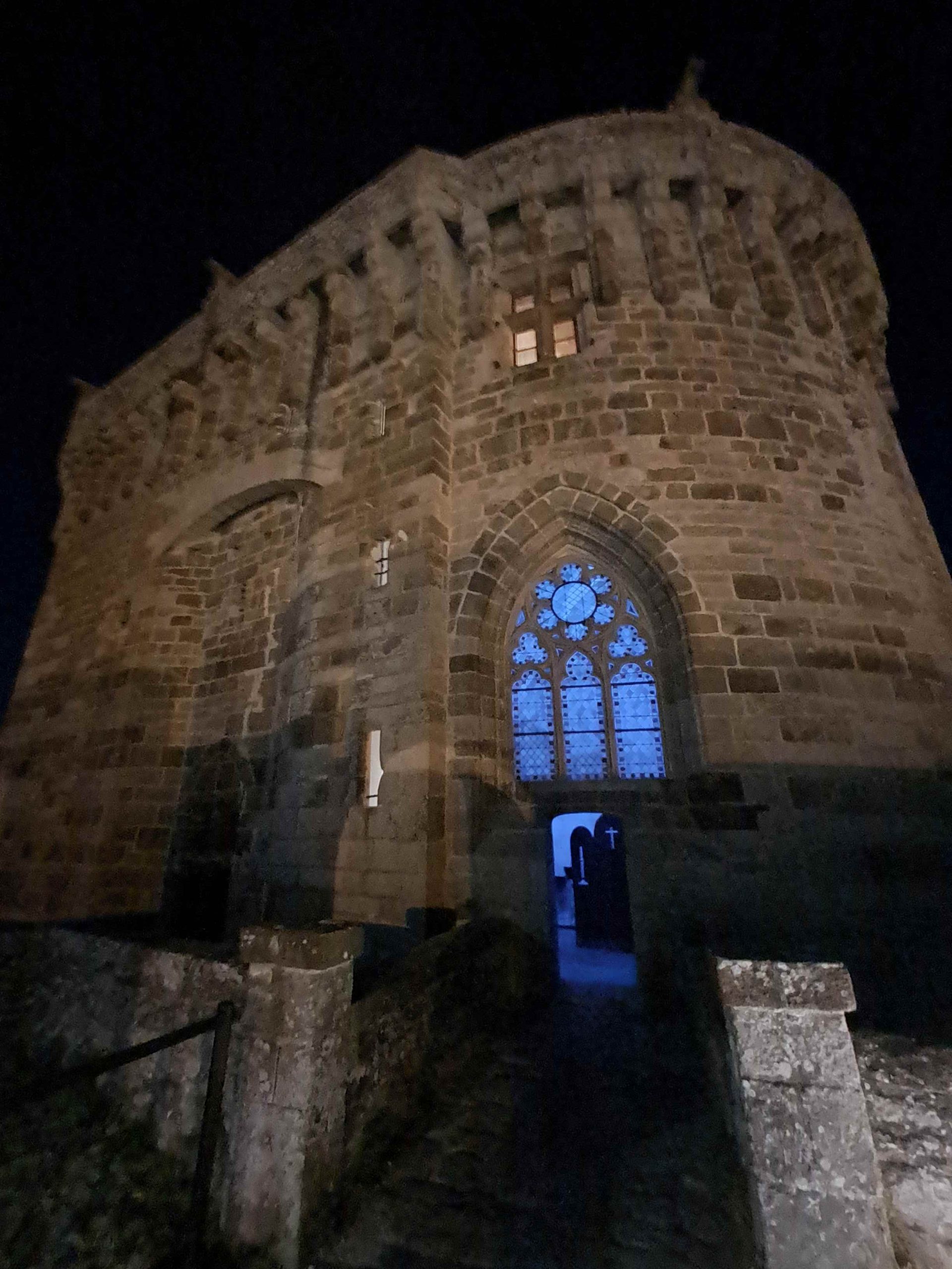 bretagne côte armor tourisme découverte culture patrimoine château histoire moyen âge visite guidée journée loisirs nocturne insolite inédit expérience famille atelier enfant jeunes visiteur atelier école college lycee education action pedagogie decouverte nuit châteaux minutes bleues experience experientielle inedit unique insolite cuisine fête musique conte son sonore chant chanter nuits etoiles observer observatoire ciel journées européennes ciel manifestation evenement evenementiel programme programmation spectacle enquête immersive sensorielle sens sensation toucher gouter ecouter voir sentir