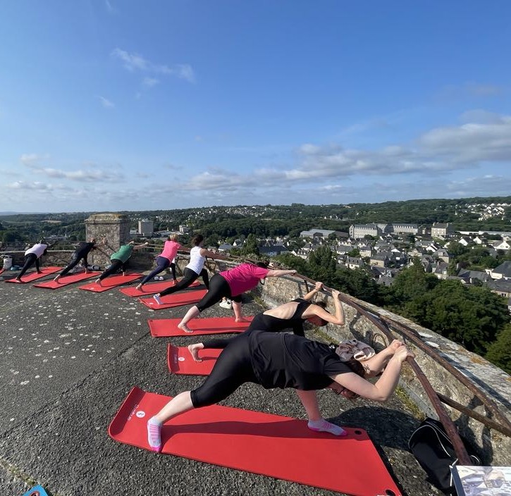 bretagne côte armor tourisme découverte culture patrimoine château histoire moyen âge visite guidée journée loisirs nocturne insolite inédit expérience famille atelier enfant jeunes visiteur atelier école college lycee education action pedagogie decouverte nuit châteaux minutes bleues experience experientielle inedit unique insolite cuisine fête musique conte son sonore chant chanter nuits etoiles observer observatoire ciel journées européennes ciel manifestation evenement evenementiel programme programmation spectacle enquête immersive sensorielle sens sensation toucher gouter ecouter voir sentir